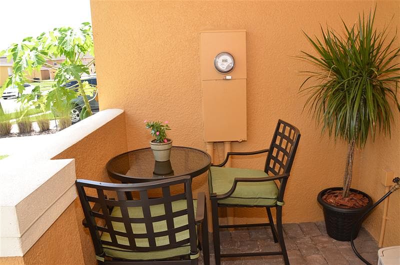 Front Porch w/ Sitting Area