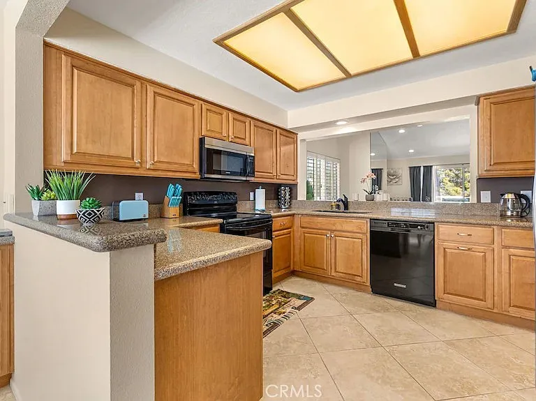 344 Vista Royale Dr — Photo 6