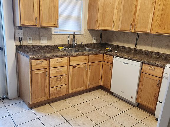 5th image of 1014 N Webster St