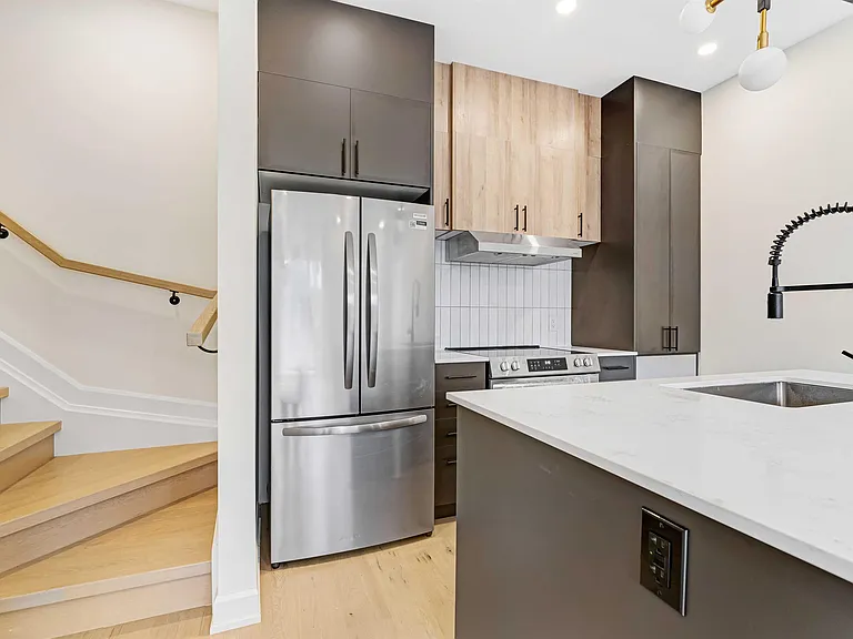 138 Carillon St #A — Photo 7