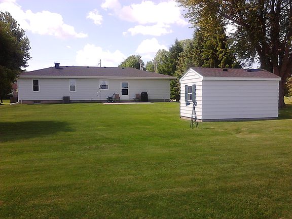3rd image of 1120 W Weaver Rd