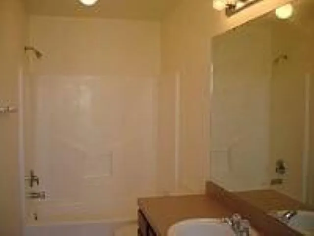 3 bed, 2.5 bath, 1404 sqft, $1,700 — Photo 2