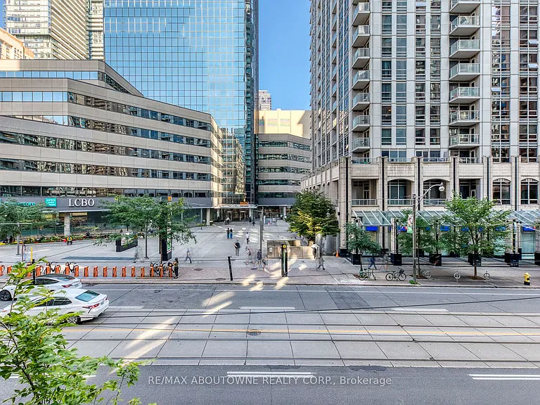 770 Bay St #202 — Photo 32