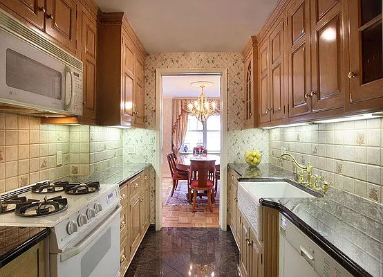 Sold by Warburg | media 6