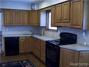 3rd image of 6390 Meadowwood Ln