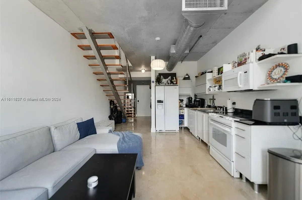 Building Photo - 690 SW 1st Ct #1022