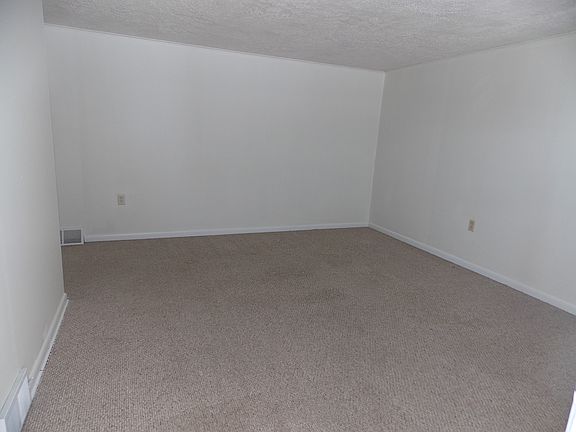 3rd image of 110 Saltarka Ln APT 3