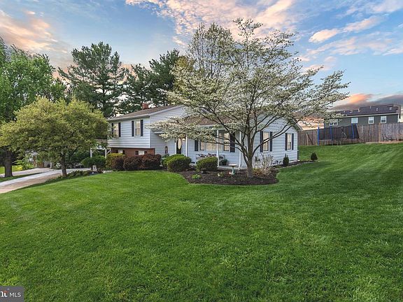 2nd image of 716 Woodside Dr