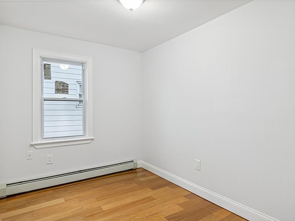 3rd image of 16023 122nd Ave Floor 2