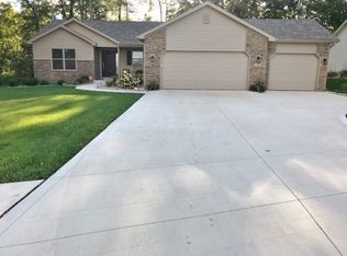 311 McIntosh Ave, Kendallville, IN 46755
