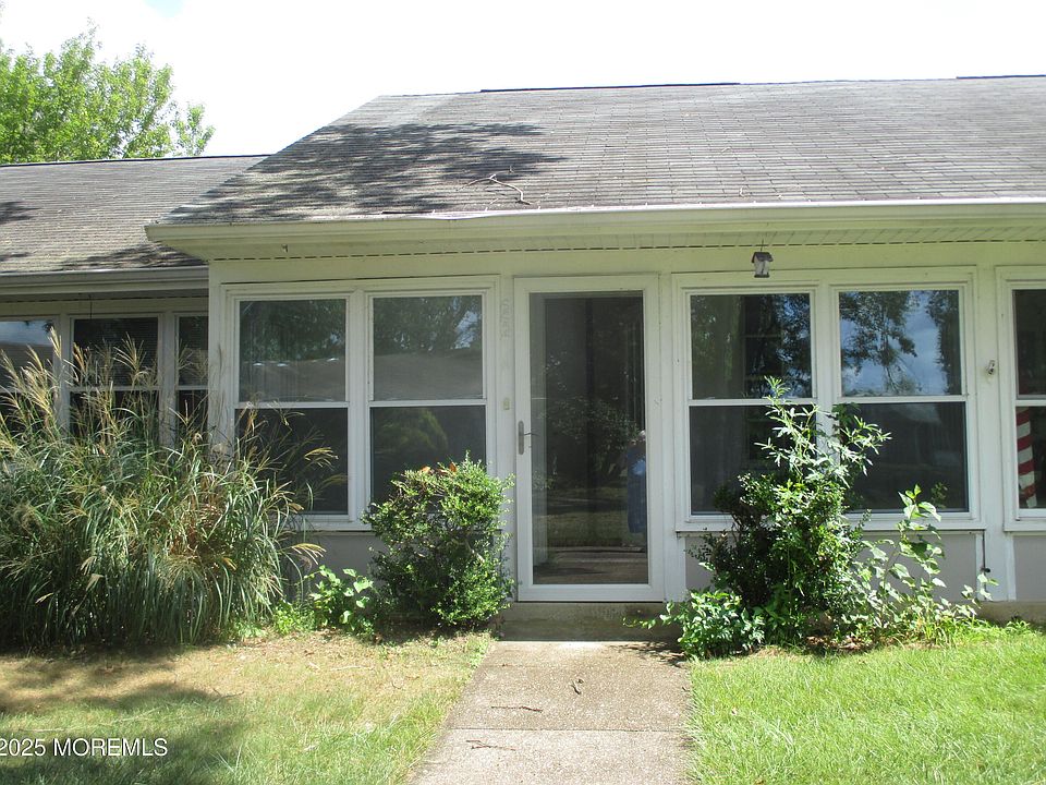 1st image of 662A Plymouth Dr