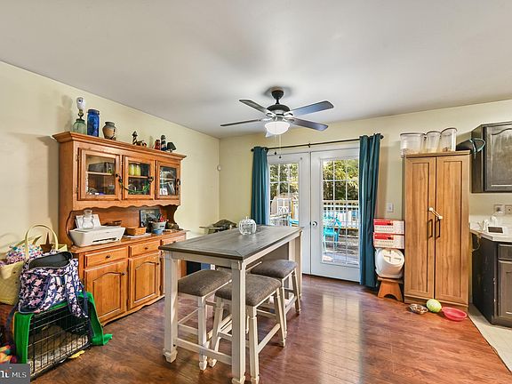 3rd image of 7909 Grace Cir