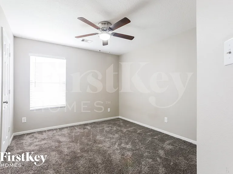 1826 Sun Point Ct — Photo 9