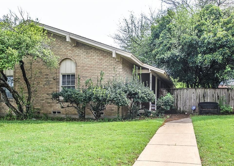 1st image of 7946 Habersham Ln