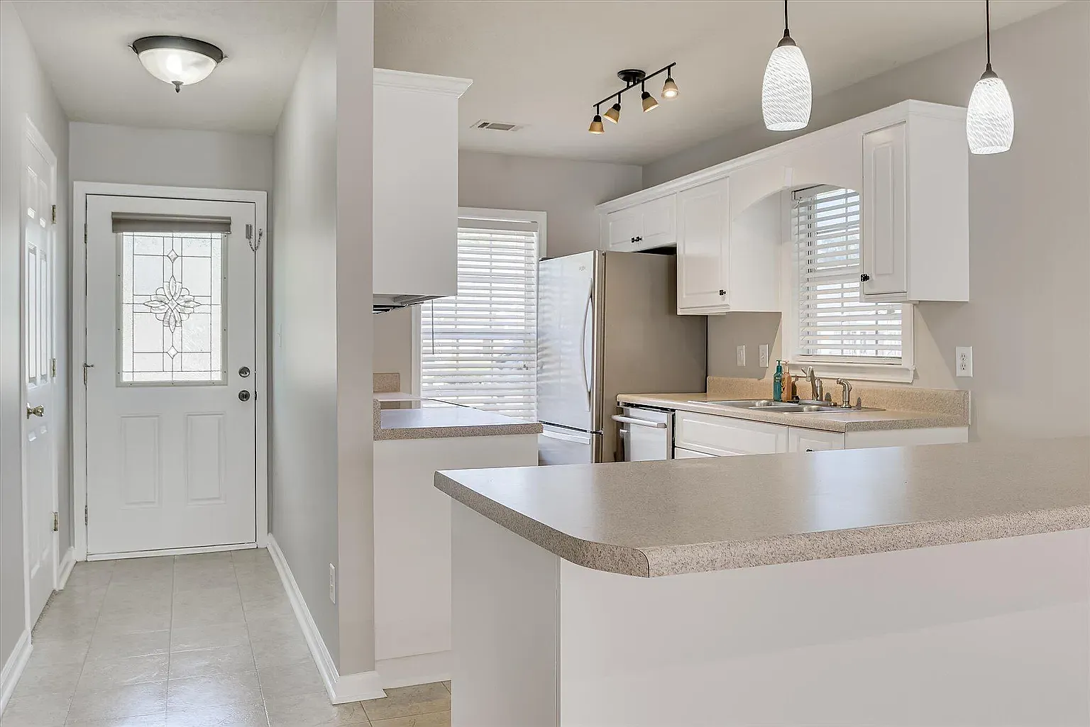 2 bed, 1276 sqft, $1,450 — Photo 2