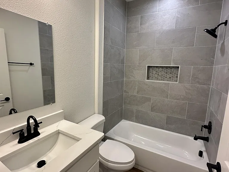 2216 Langford St — Photo 3