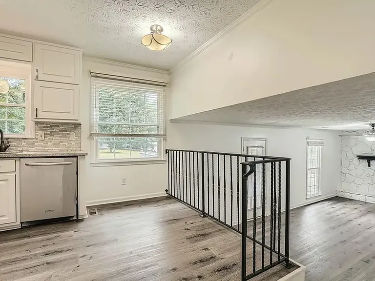 130 Grandchester Way — Photo 9