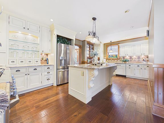 5th image of 1075 West Road