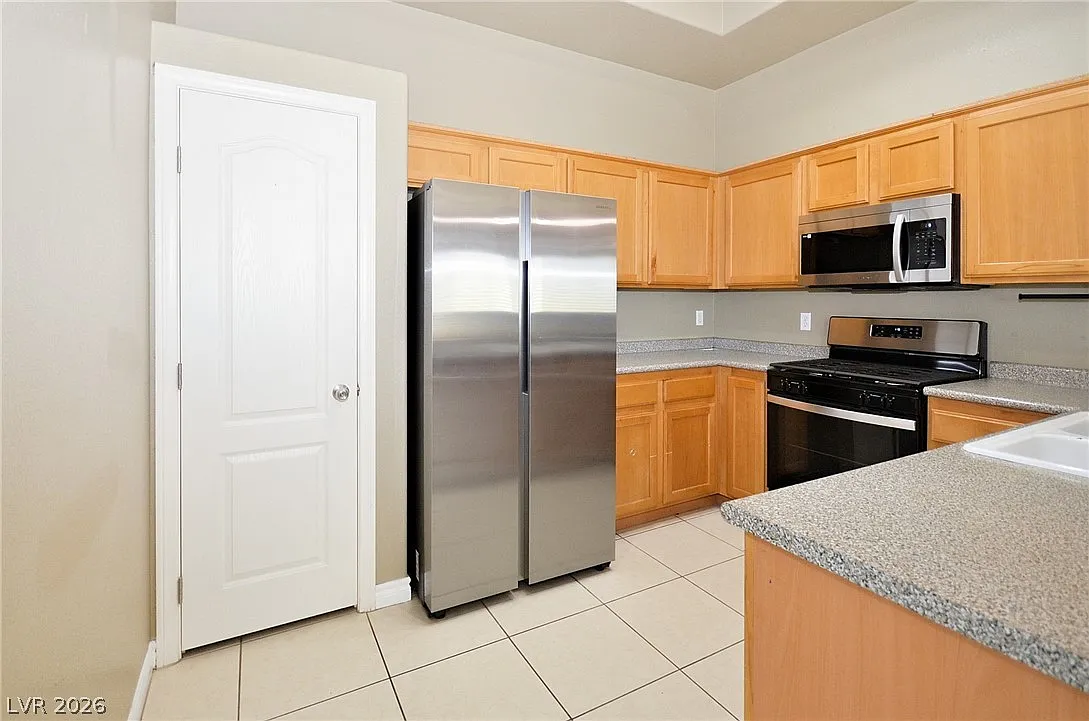 2 bed, 2.0 bath, 1070 sqft, $1,550 — Photo 3