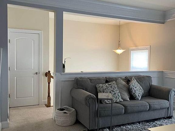 4th image of 2167 Abbottsbury Way