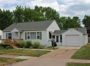 110 Easton Ave, Waterloo, IA 50702