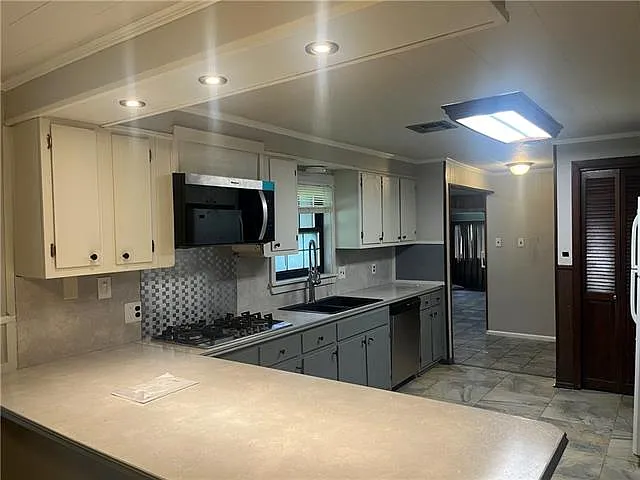 4 bed, 3.0 bath, 1840 sqft, $2,000 — Photo 3