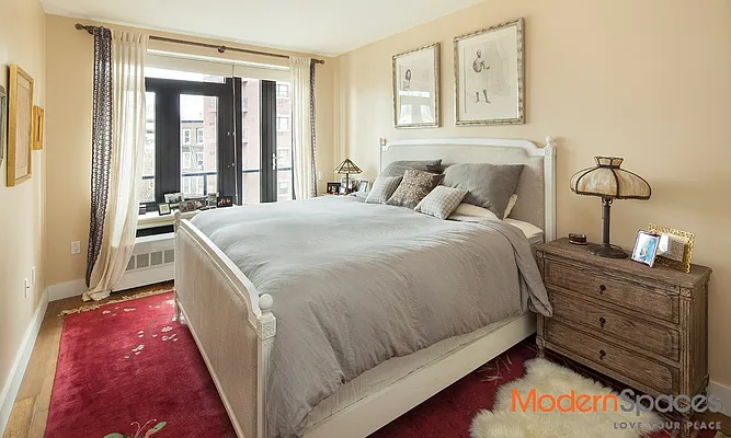 Sold by Modern Spaces | media 4