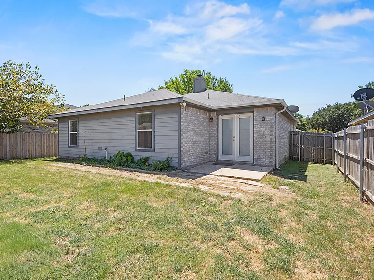 1011 Waterview Dr — Photo 18