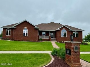 2335 Grant Dr NW, Watertown, SD 57201