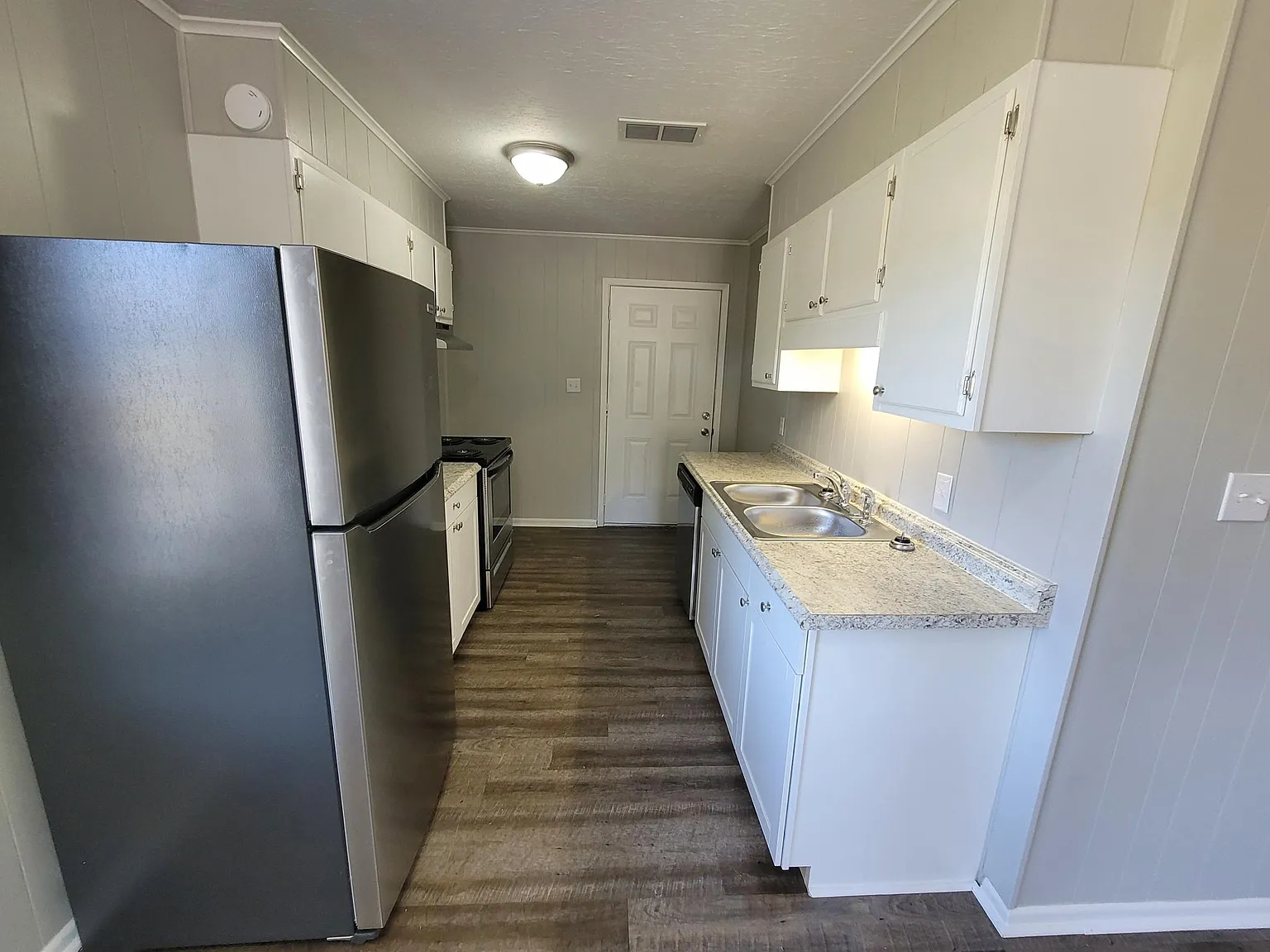 200 Catherine St — Photo 4