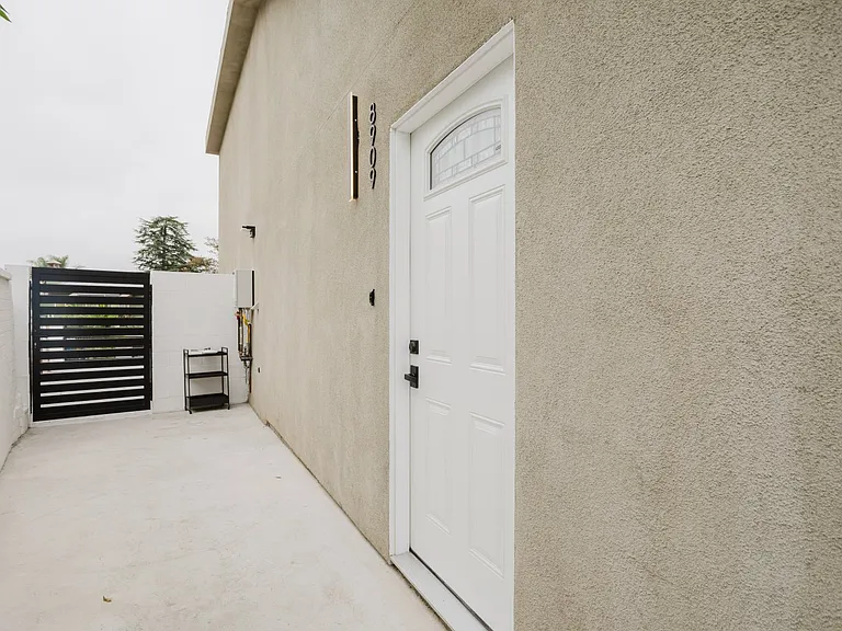 8909 Wakefield Ave — Photo 15