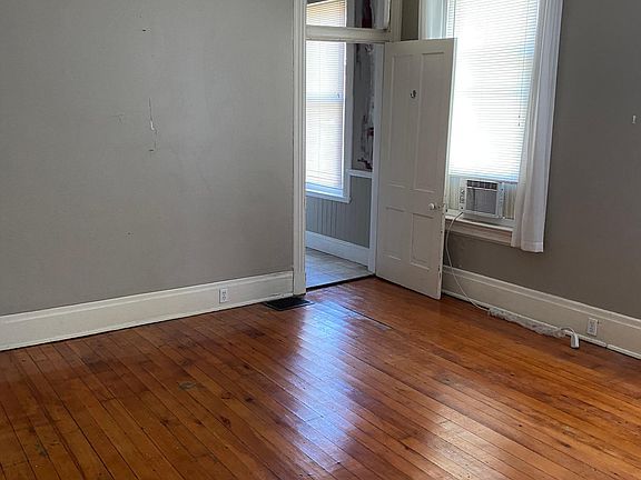 3rd image of 631 Philadelphia St Floor 1