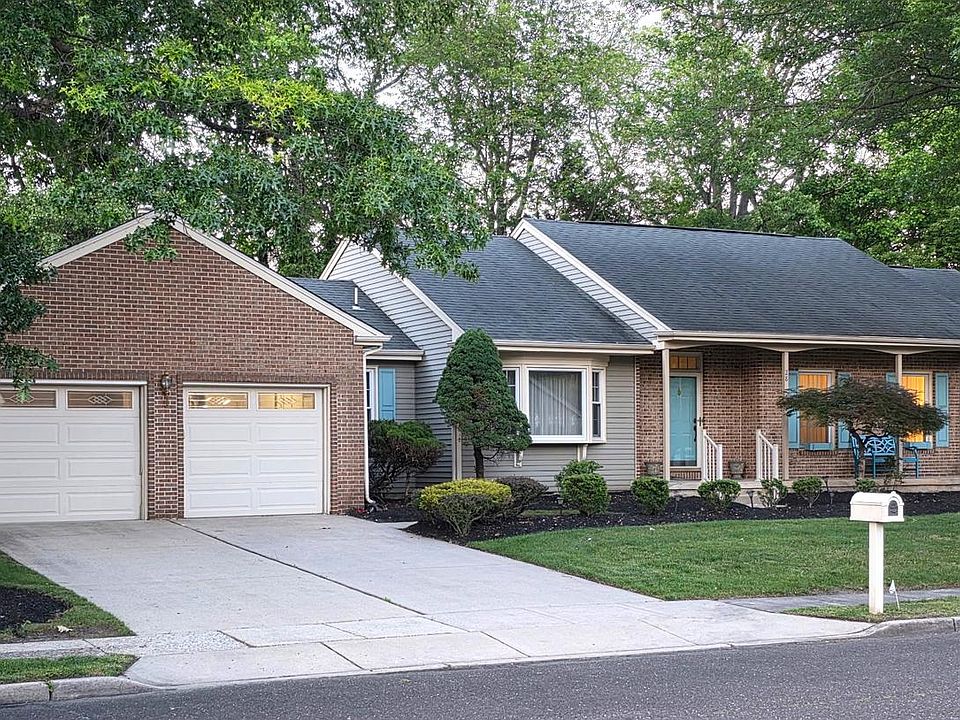 2nd image of 28 Hopemont Dr