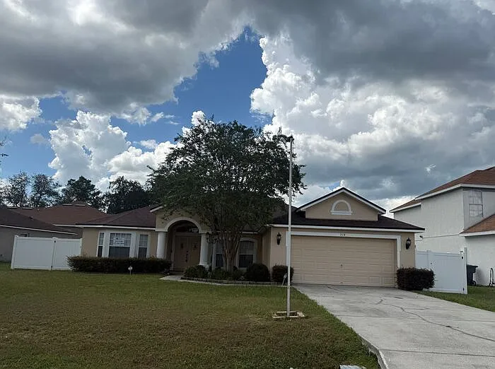 4 bed, 3.0 bath, 2266 sqft, $2,000 — Photo 2