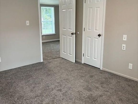 5th image of 313 Robinson St