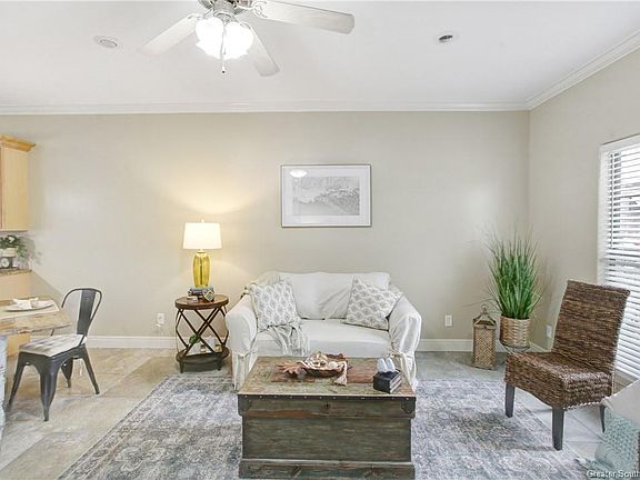 3rd image of 1720 Mignonette Ln Unit B