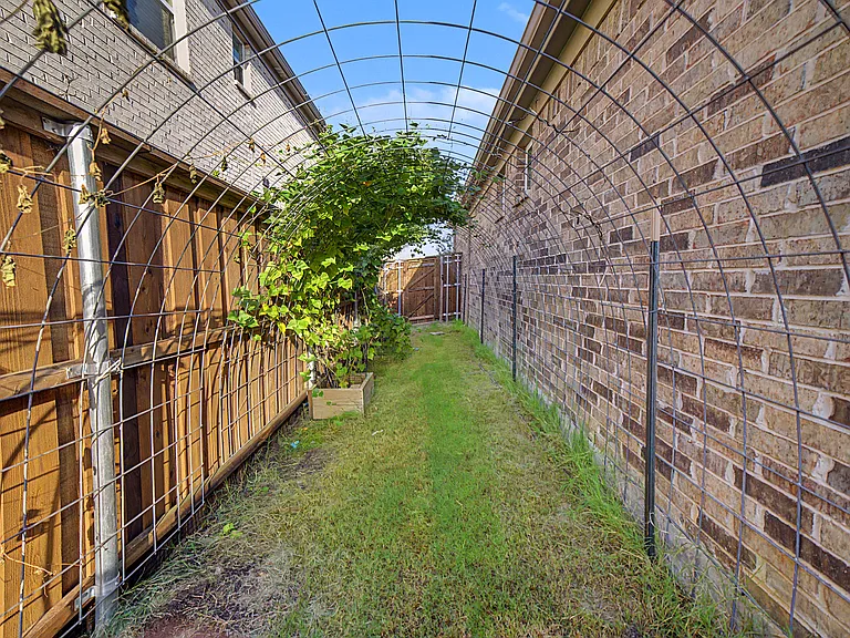 6862 Mistley Park — Photo 38