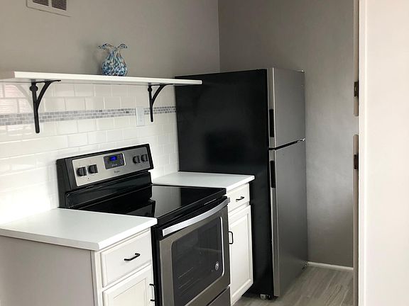 3rd image of 6224 Nagel Ave #1