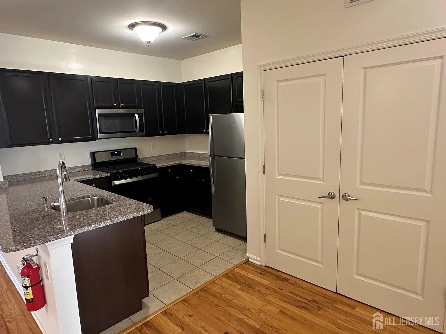2 bed, 2.0 bath, 1146 sqft, $2,445 — Photo 4