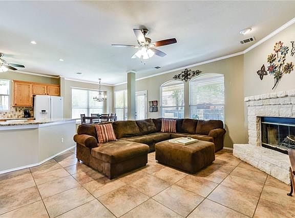 4th image of 707 Churchill Farms Dr