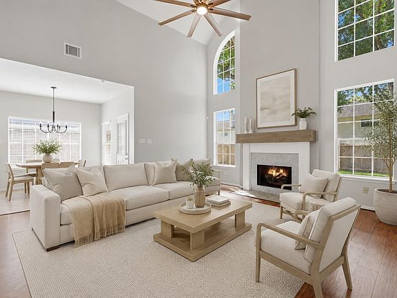 4th image of 2607 Holly Walk Ln