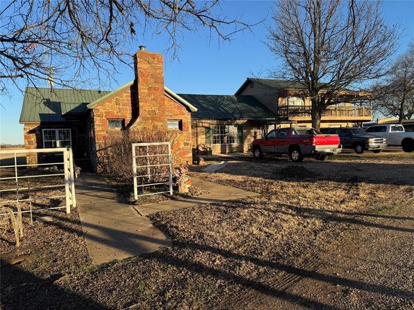 1932 E 2050th Rd, Hugo, OK 74743