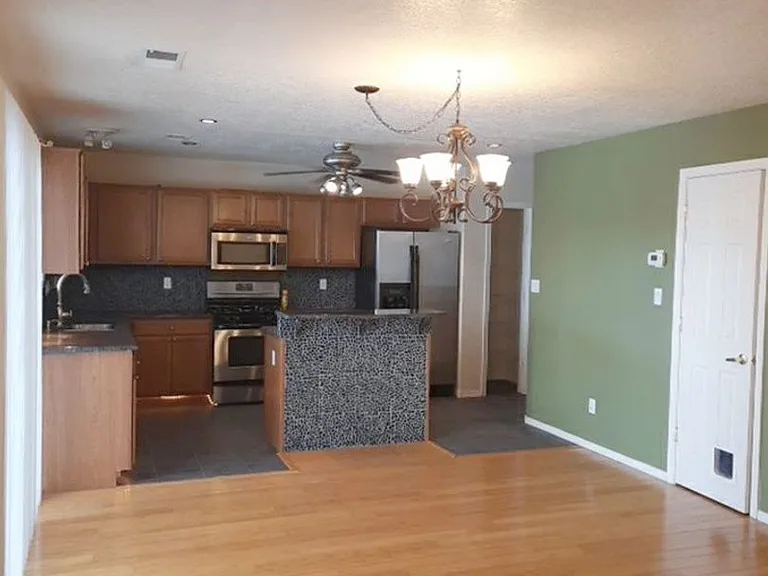 1809 Black Gold St SE — Photo 7
