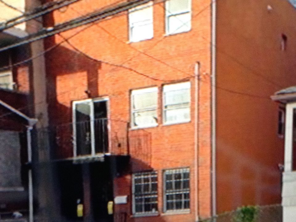 1st image of 825 E 224th St