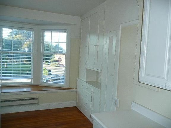 4th image of 1895 Chestnut St #A