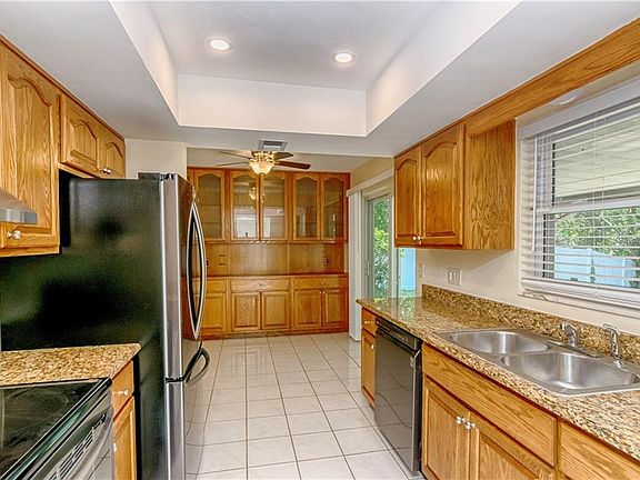3rd image of 596 55th Ave NE