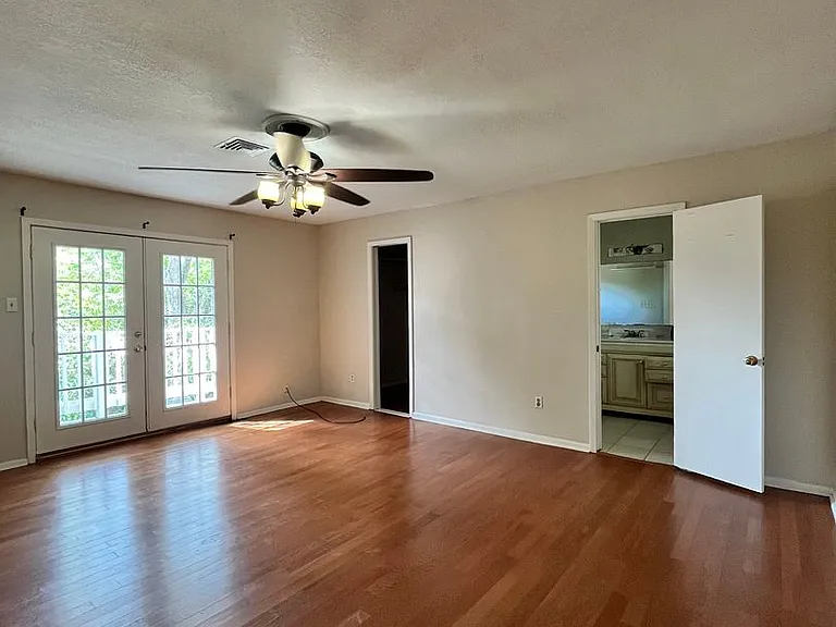 5117 Royalton Dr — Photo 7