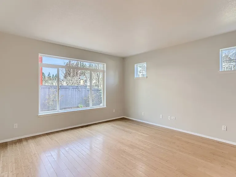 903 SE Elina Ave — Photo 7