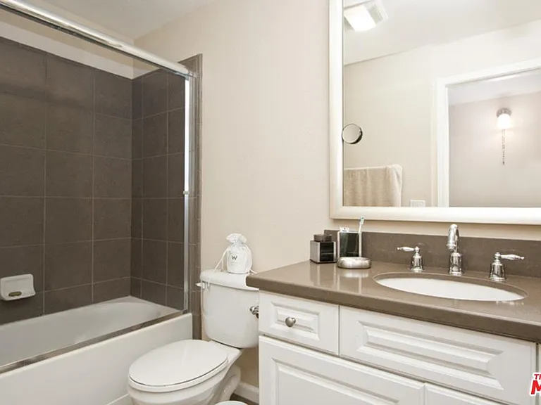 7320 Hawthorn Ave #213 — Photo 14