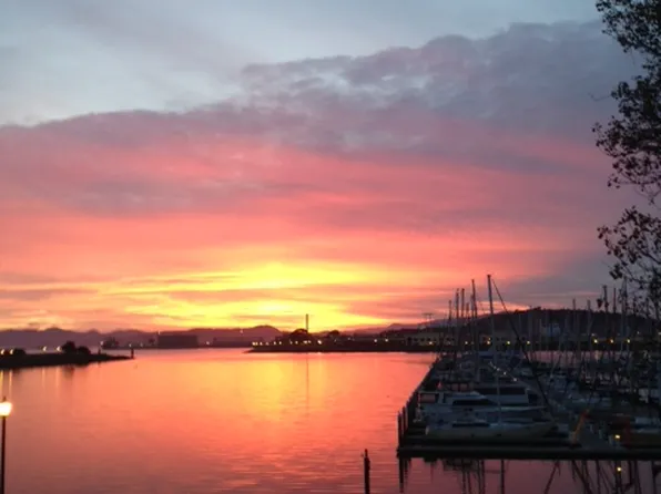126 Shoreline Ct #2, Richmond, CA 94804